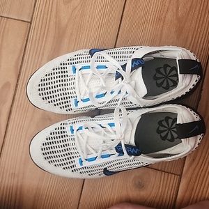 Nike Boys air vapormax 6.5 worn once, no box